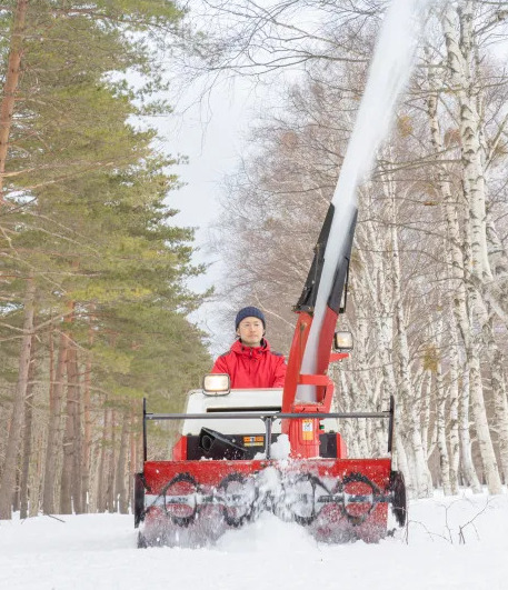 Spazzaneve WADO per l'uso forestale invernale